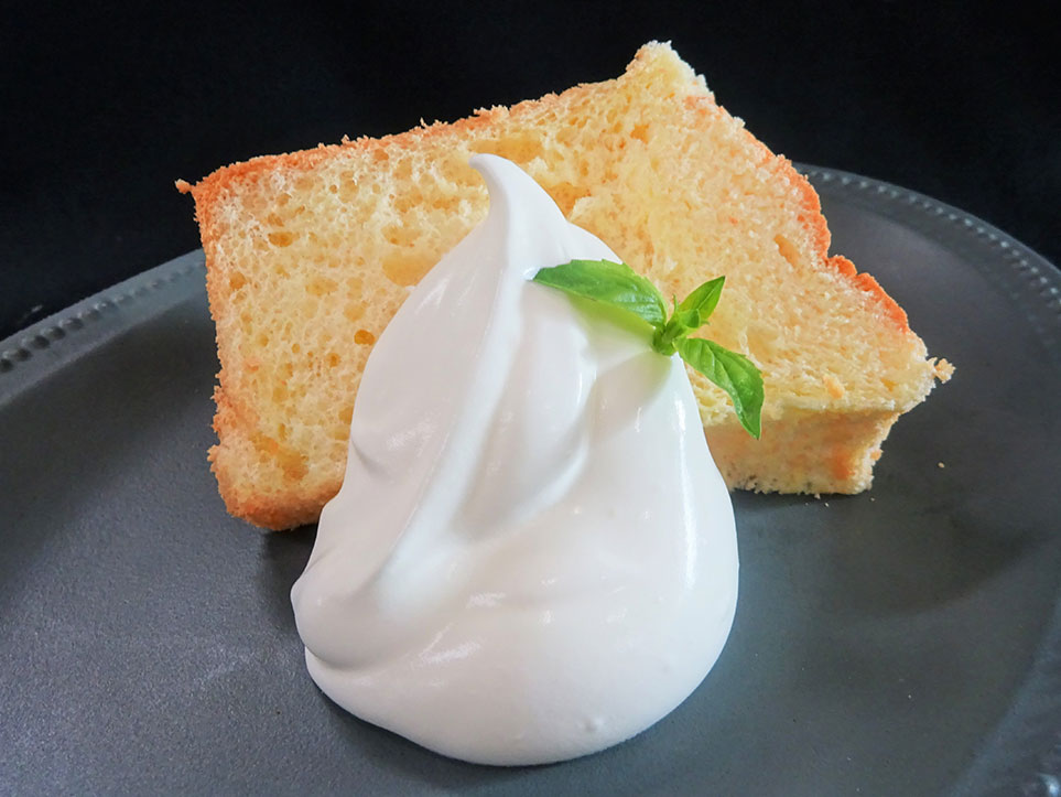 ホイップを味わうシフォンケーキ