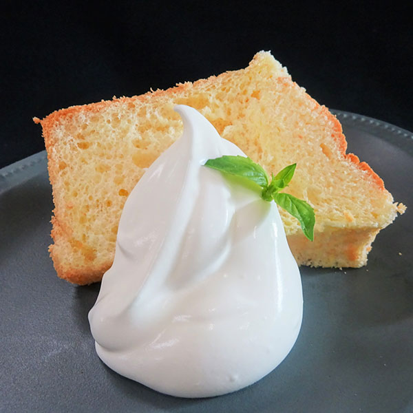 ホイップを味わうシフォンケーキ