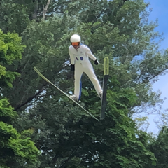 未来のオリンピック選手を応援！「第15回 雪印メグミルク杯ジュニアサマージャンプ大会」に協賛２０２５年７月３０日（水）札幌市 荒井山シャンツェにて開催