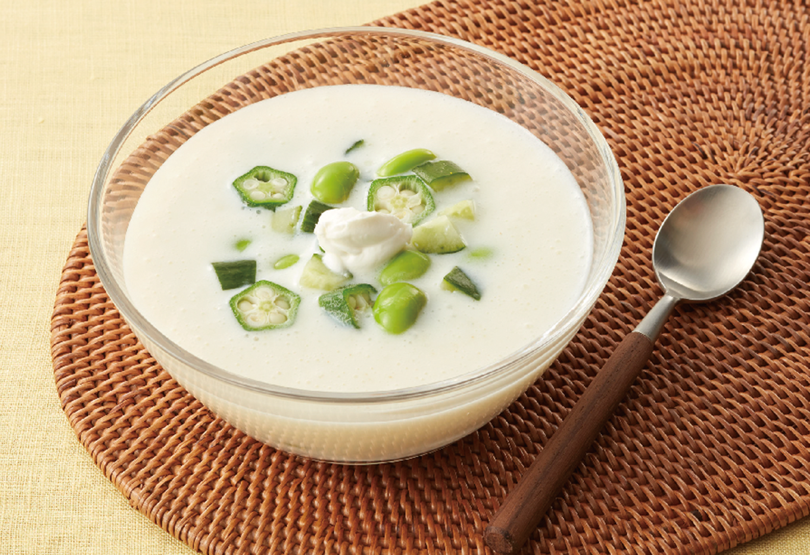 クリームチーズ入りビシソワーズスープの夏野菜のせ
