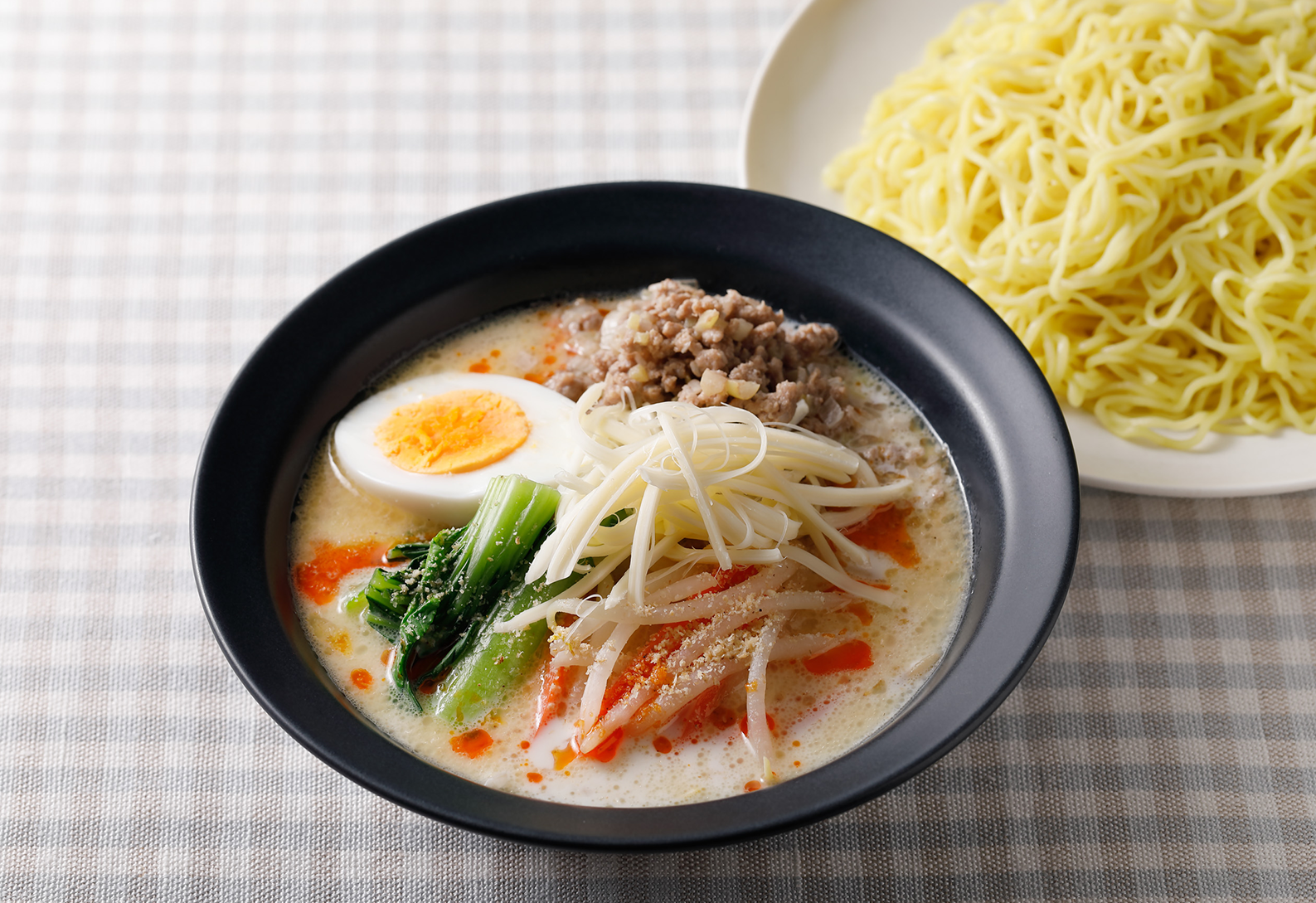 坦々風　野菜たっぷりミルクつけ麺