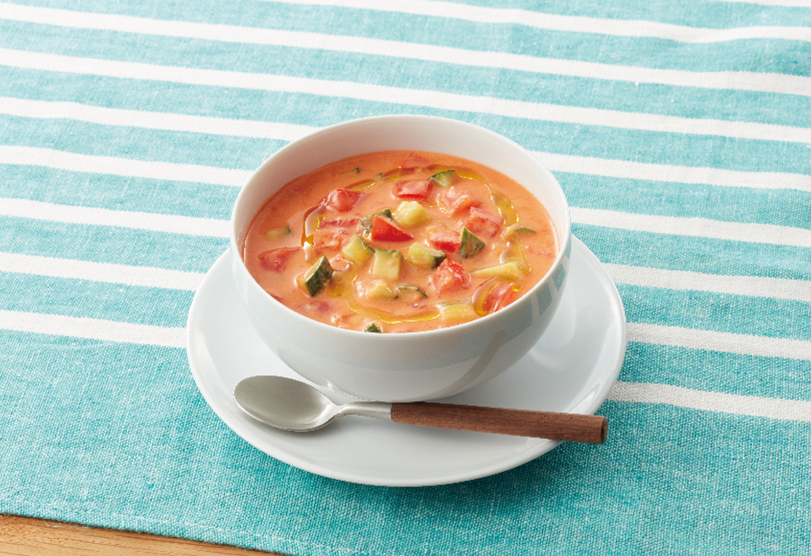 夏野菜のヨーグルトトマトスープ