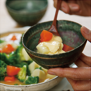 春野菜のスープ煮とミルク茶わん蒸し