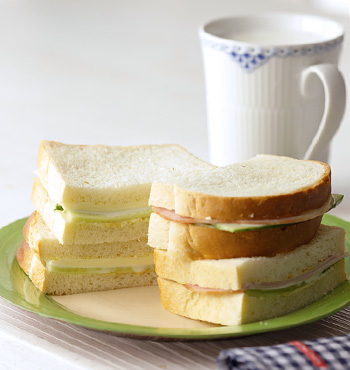 ミルク食パンのサンドイッチ 写真