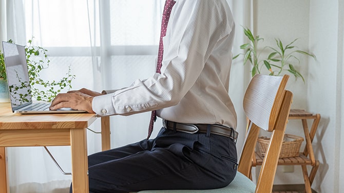 見た目にも健康にも姿勢が大きく影響　「老けたという印象は姿勢から」