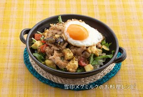 「６Ｐチーズ」のスタミナ丼